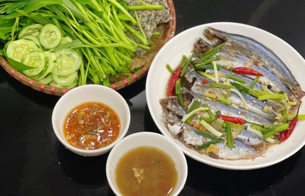 C&aacute; nục hấp Hạnh Toại Đ&agrave; Nẵng thịt chắc b&ugrave;i v&agrave; kh&ocirc;ng gian b&igrave;nh d&acirc;n