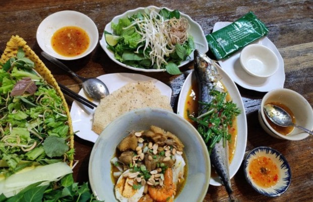 Qu&aacute;n c&aacute; nục cuốn b&aacute;nh tr&aacute;ng C&ocirc; Hồng Đ&agrave; Nẵng