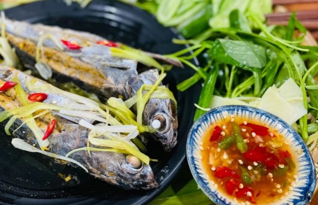  M&oacute;n c&aacute; nục b&aacute;nh tr&aacute;ng tại qu&aacute;n B&agrave; Thu Đ&agrave; Nẵng