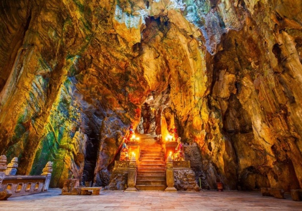 Hệ thống hang động v&agrave; ch&ugrave;a chiền kỳ vĩ tại Ngũ H&agrave;nh Sơn