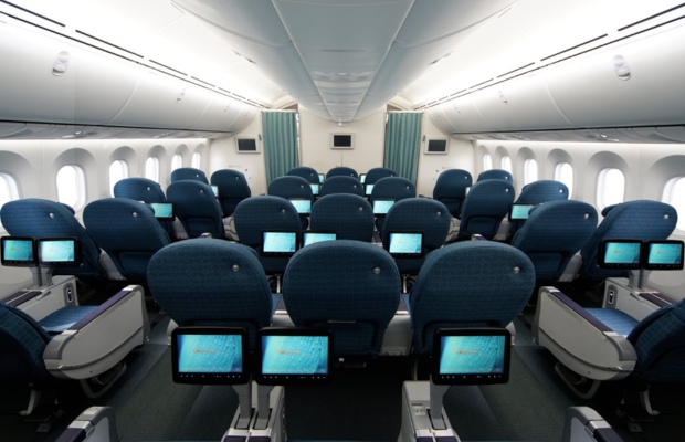 khoang m&aacute;y bay đi mỹ