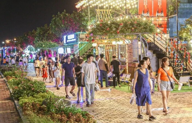 G&oacute;c nh&igrave;n đẹp hướng ra c&aacute;c c&acirc;y cầu biểu tượng của th&agrave;nh phố 