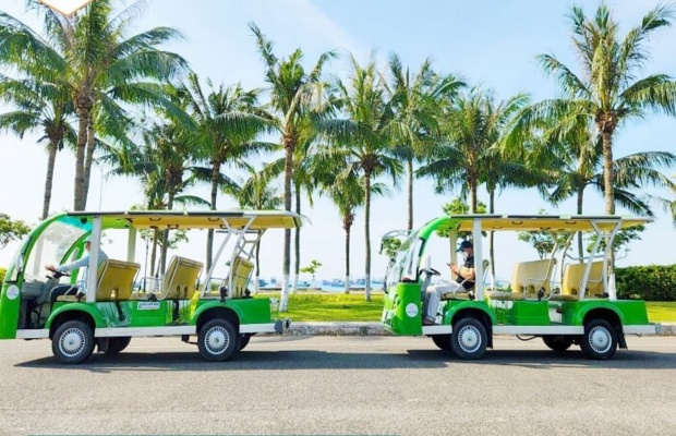 Di chuyển bằng xe điện gi&uacute;p bạn thong dong ngắm phố phường m&agrave; kh&ocirc;ng lo về b&atilde;i đỗ