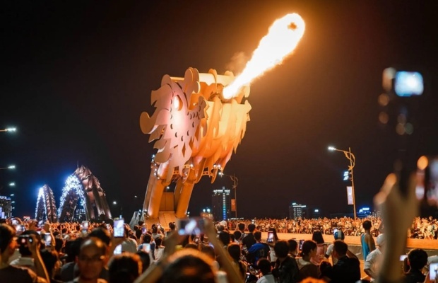 H&atilde;y căn giờ để c&oacute; mặt tại chợ đ&ecirc;m Sơn Tr&agrave; Đ&agrave; Nẵng sớm nếu muốn kết hợp ngắm Cầu Rồng