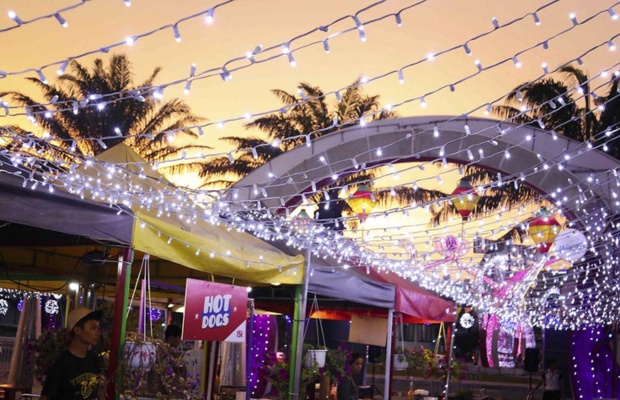 Thời điểm buổi tối l&agrave; l&uacute;c khu ăn chơi n&agrave;y nhộn nhịp nhất