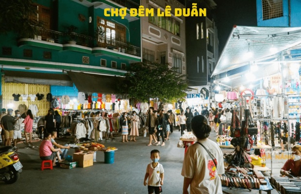 Chợ đêm Lê Duẩn Đà Nẵng: “Thiên đường” mua sắm giá rẻ cho giới trẻ