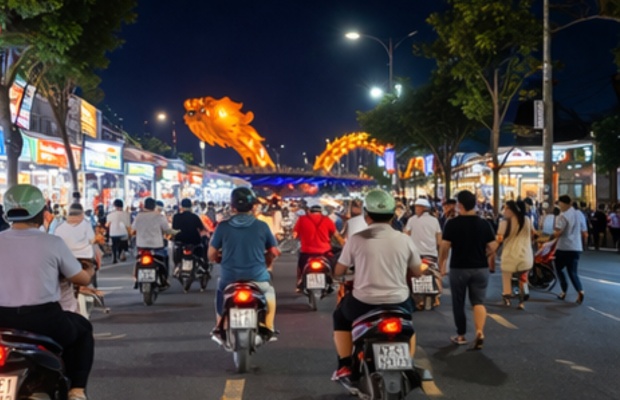 Du kh&aacute;ch dễ d&agrave;ng di chuyển đến khu chợ bằng nhiều phương tiện kh&aacute;c nhau