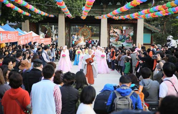 C&aacute;c nghi lễ Phật gi&aacute;o theo m&ugrave;a