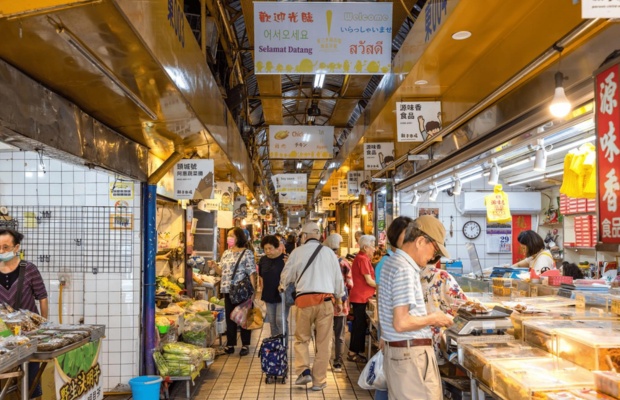 Khu phố cổ v&agrave; chợ đ&ecirc;m gần ch&ugrave;a Long Sơn
