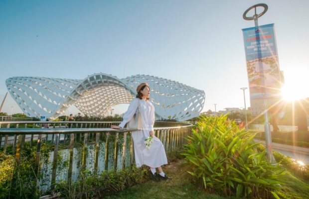 G&oacute;c chụp dưới m&aacute;i v&ograve;m tạo hiệu ứng &aacute;nh s&aacute;ng độc đ&aacute;o v&agrave; ấn tượng