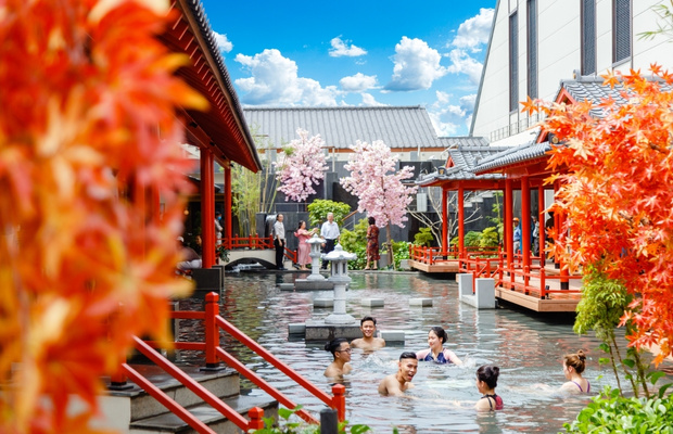 Kh&ocirc;ng gian tắm Onsen chuẩn Nhật tại Mikazuki Water Park 365 