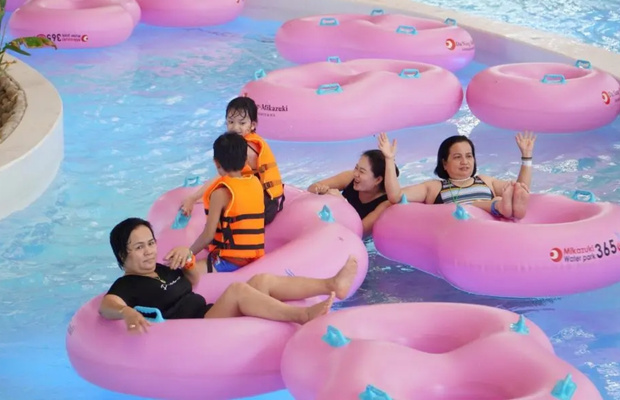 Bể tạo s&oacute;ng trong nh&agrave; mang lại trải nghiệm như biển thật