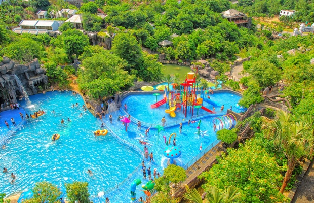 To&agrave;n cảnh khu du lịch nh&igrave;n từ tr&ecirc;n cao với vị tr&iacute; nằm trong v&ugrave;ng sinh th&aacute;i B&agrave; N&agrave;