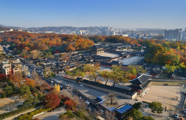 Cung điện Changdeokgung rực rỡ sắc l&aacute; v&agrave;ng m&ugrave;a thu