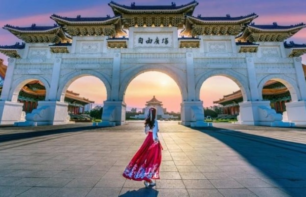 G&oacute;c chụp đối xứng được nhiều du kh&aacute;ch y&ecirc;u th&iacute;ch