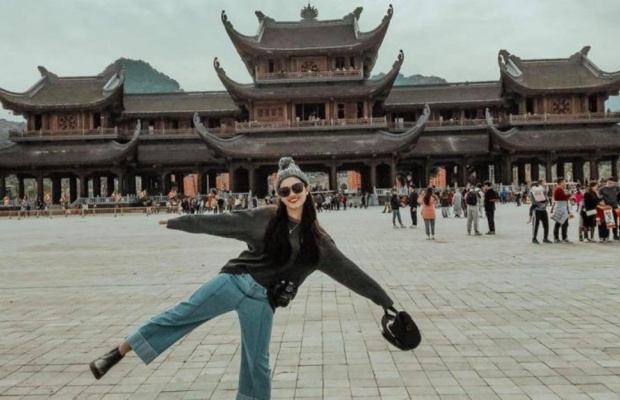 Trang phục lịch sự khi tham quan đền ch&ugrave;a Đ&agrave;i Loan