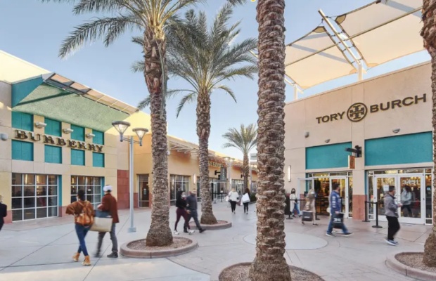 C&aacute;c thương hiệu thời trang v&agrave; t&uacute;i x&aacute;ch h&agrave;ng hiệu tại hệ thống Outlet.