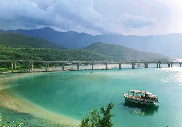 Vịnh Lăng C&ocirc; - điểm đến thơ mộng gần Đ&agrave; Nẵng