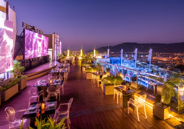 Kh&ocirc;ng gian hẹn h&ograve; tại c&aacute;c qu&aacute;n Cafe Bistro Đ&agrave; Nẵng l&atilde;ng mạn