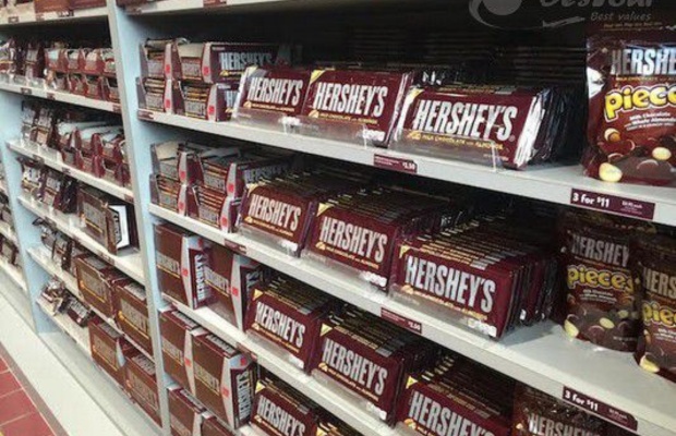 Socola v&agrave; kẹo ngọt l&agrave; đồ ăn vặt Mỹ nổi tiếng