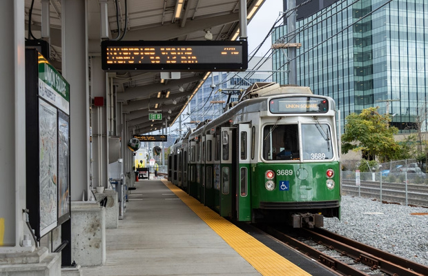 di chuyển nội th&agrave;nh Boston bằng hệ thống MBTA