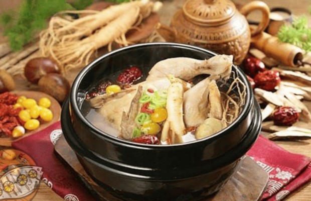 Samgyetang - g&agrave; tần s&acirc;m bổ dưỡng