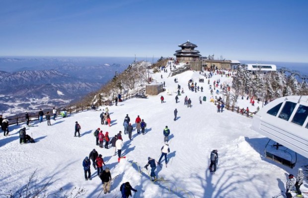 trượt tuyết m&ugrave;a đ&ocirc;ng