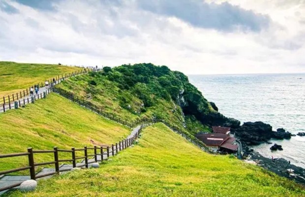 đảo Jeju l&agrave; điểm đến l&yacute; tưởng nhất cho chuyến du lịch H&agrave;n Quốc m&ugrave;a h&egrave;