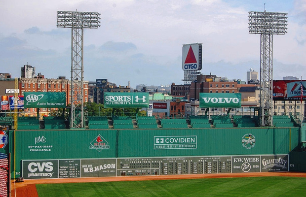 bức tường xanh Fenway Park