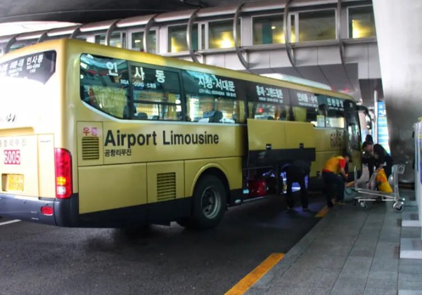 Xe Bus Limousine s&acirc;n bay