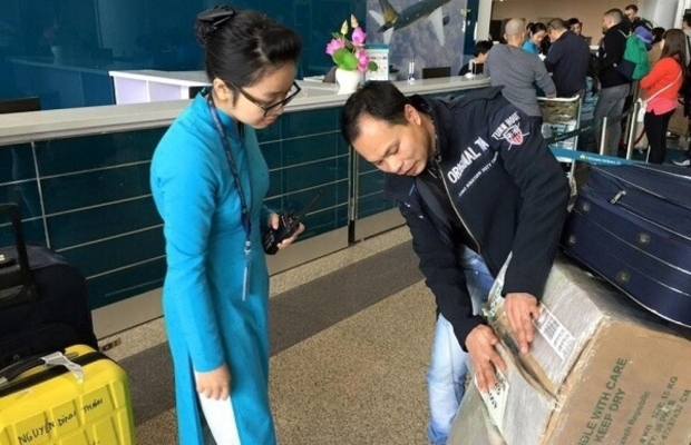 H&agrave;nh kh&aacute;ch chuẩn bị h&agrave;nh l&yacute;