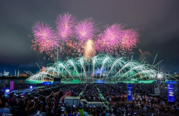 du lịch m&ugrave;a lễ hội ph&aacute;o hoa