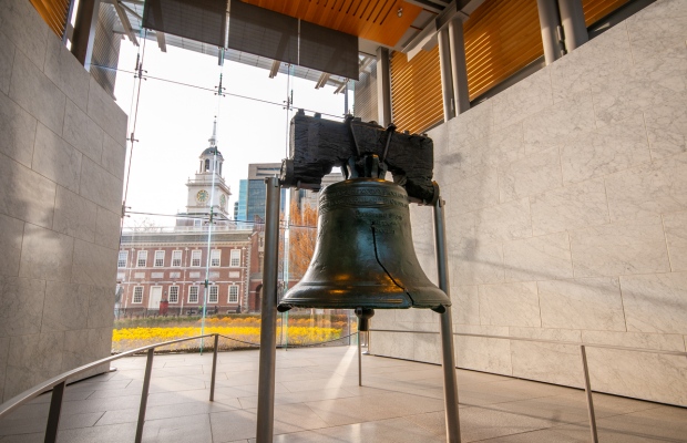 Th&aacute;p chu&ocirc;ng của T&ograve;a nh&agrave; Độc lập