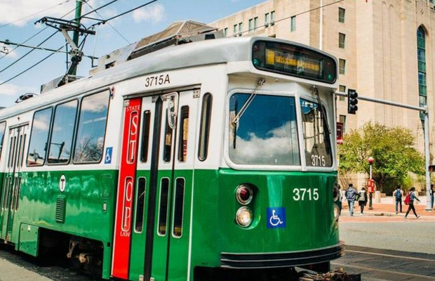Di chuyển th&ocirc;ng minh bằng t&agrave;u điện v&agrave; shuttle bus