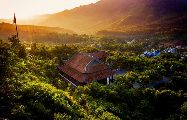 đền thần t&agrave;i