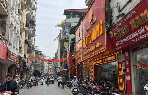 Phố H&agrave; Trung nổi tiếng đổi ngoại tệ tại H&agrave; Nộ