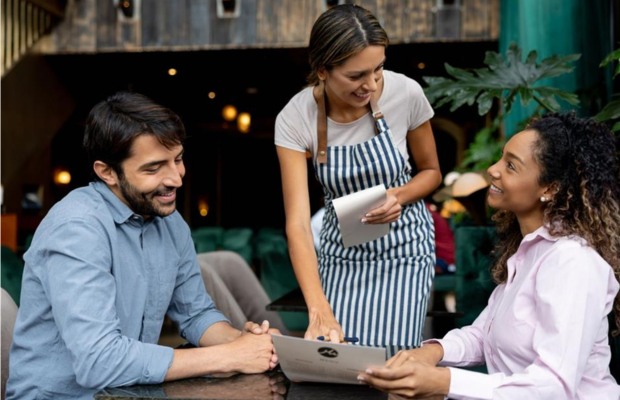 văn h&oacute;a tiền tip đi mỹ