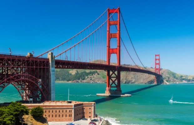 cầu cổng v&agrave;ng