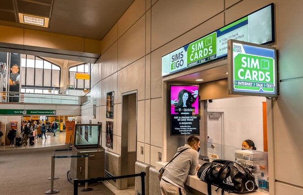 quầy b&aacute;n sim tại s&acirc;n bay mỹ