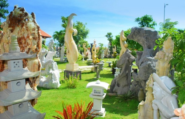 Kh&ocirc;ng gian trưng b&agrave;y tượng đ&aacute; độc đ&aacute;o tại l&agrave;ng Non Nước