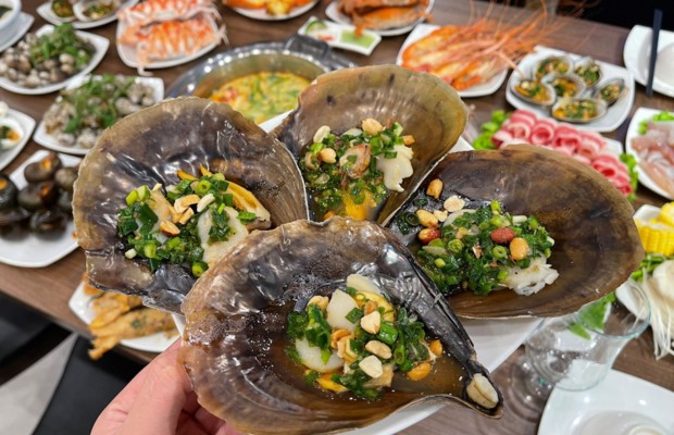 Đặc sản s&ograve; nướng tại b&atilde;i biển Daecheon H&agrave;n Quốc.