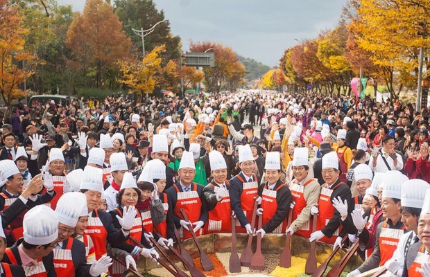 Cảnh sắc m&ugrave;a thu tại th&agrave;nh phố Gwangju khi diễn ra lễ hội