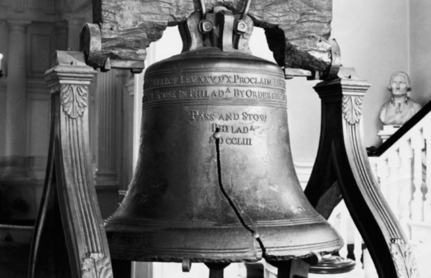 Vết nứt tr&ecirc;n th&acirc;n Liberty Bell