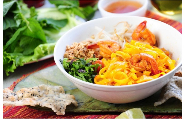 M&igrave; quảng 92 nổi tiếng với m&oacute;n m&igrave; c&aacute; l&oacute;c đậm đ&agrave;