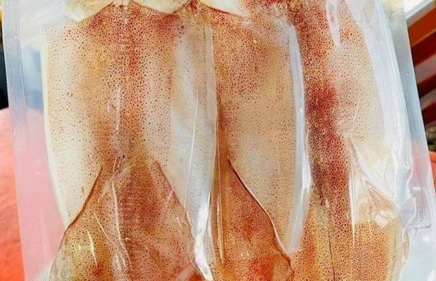Mực tươi được phơi đ&uacute;ng 1 nắng