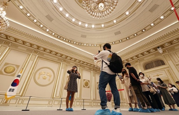 Giao diện website đăng k&yacute; v&eacute; tham quan Nh&agrave; Xanh trực tuyến cho người nước ngo&agrave;i