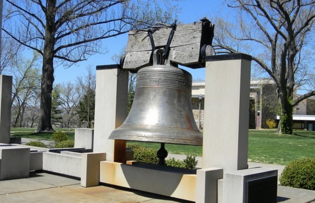  Chu&ocirc;ng Tự Do