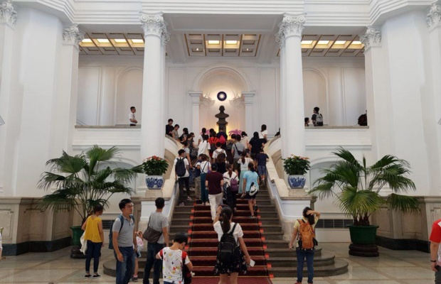 Du kh&aacute;ch tham quan khu vực phủ tổng thống Đ&agrave;i Bắc