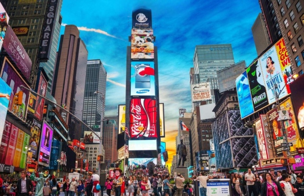 Hệ thống biển quảng c&aacute;o LED khổng lồ bao phủ khắp c&aacute;c t&ograve;a nh&agrave;