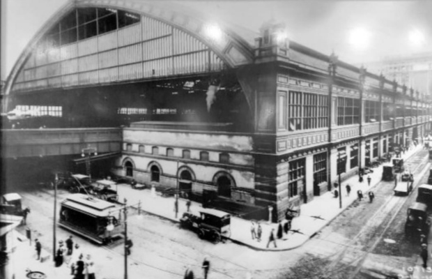 M&aacute;i v&ograve;m nh&agrave; ga của chợ Reading Terminal